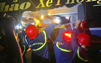 Tai nạn liên hoàn trên cao tốc La Sơn - Hòa Liên, phá kính cứu 11 người mắc kẹt trong xe