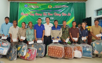 Vượt bùn lũ lên Mường Típ: Những bàn tay nhân ái tìm đến nơi gian khó nhất