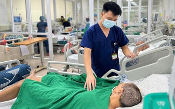 Hai người nguy kịch vì sốt mò