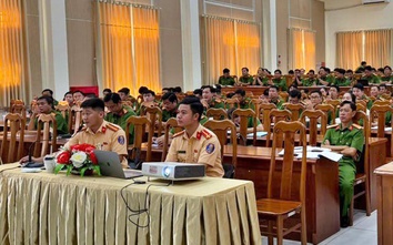 Cà Mau: Tập huấn nghiệp vụ đăng ký xe, cấp đổi giấy phép lái xe cho công an xã