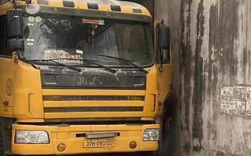 Nghệ An: Tài xế bị cửa ô tô tải kẹp tử vong