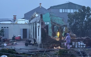 Bão số 10: Nhiều ngôi nhà đổ sập, đã có thiệt hại về người