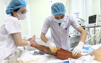 Người nông dân suýt tử vong vì vết gai đâm vào đùi