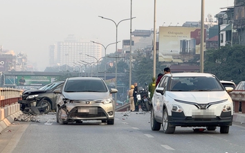 Hà Nội: Nữ tài xế lái ô tô va chạm liên hoàn, một người tử vong trên cầu vượt Vọng