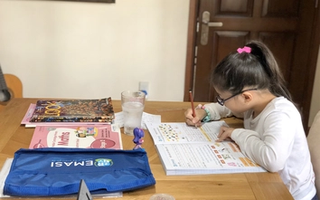 Giúp trẻ cân bằng giữa học và chơi