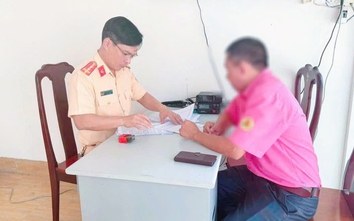 Từ clip người dân cung cấp, CSGT xử phạt tài xế xe khách vượt ẩu trên QL20