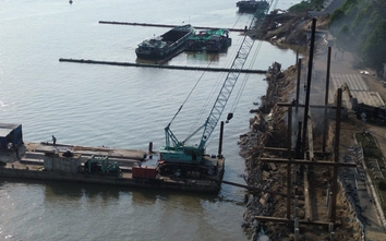 Hối hả khôi phục bờ kè bị "hà bá" nuốt chửng ở thượng nguồn sông Tiền