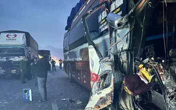 Năm xe đâm liên hoàn khiến một người tử vong, cao tốc qua Nghệ An tê liệt 5 tiếng