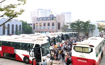 Hà Tĩnh: Hàng trăm lao động, sinh viên khó khăn được hỗ trợ xe miễn phí về quê ăn Tết