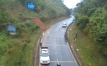 CSGT Lào Cai tăng cường tuyên truyền, ngăn tai nạn ở những cung đường nguy hiểm