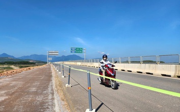 Cảnh báo nguy cơ mất ATGT khi người dân tự ý lưu thông trên cao tốc Quảng Ngãi - Hoài Nhơn