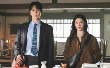 "Hoàng tử má lúm" Kim Seon Ho tái xuất, Netflix lập tức dậy sóng