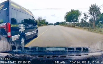 Dừng xe chiếm lối người đi bộ, tài xế xe khách ở Đồng Nai bị xử phạt