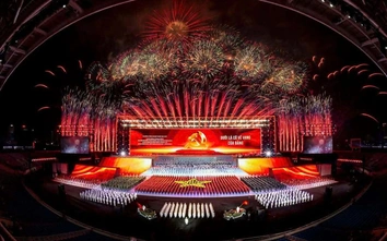 Chương trình nghệ thuật đặc biệt và pháo hoa chào mừng thành công Đại hội XIV của Đảng