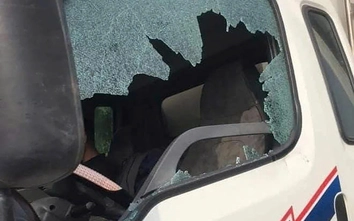 Khởi tố đối tượng dùng đá ném vỡ kính xe tải của hàng xóm