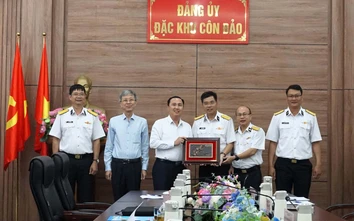 Đoàn công tác Vùng 2 Hải quân thăm và chúc Tết tại đặc khu Côn Đảo