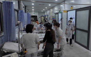 CSGT dùng xe đặc chủng đưa bé trai 2 tuổi đi cấp cứu kịp thời