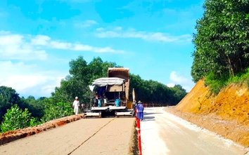 Hai nhà thầu bị phê bình vì thi công chậm tiến độ dự án cải tạo, nâng cấp QL14E