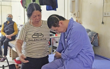 Mẹ nghèo 6 năm gồng gánh chăm con sau tai nạn