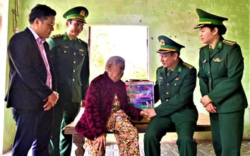 Huế: Tết thắm tình quân dân, xuân biên cương hải đảo