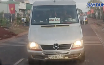 Gia Lai: Video hiện trường vụ hai xe 16 chỗ tạt đầu xe khách