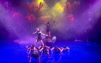 Sân khấu kịch tất bật sáng đèn, hát bội, xiếc "cháy vé" 