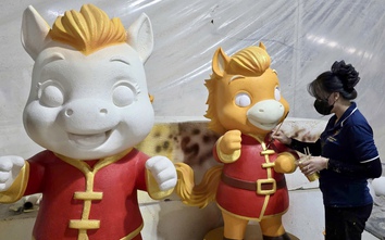 Bên trong xưởng linh vật ngựa Bính Ngọ ở Đồng Nai những ngày cao điểm Tết