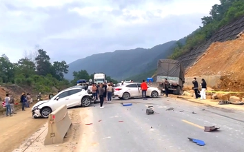 Tai nạn liên hoàn giữa 11 ô tô trên cao tốc La Sơn - Hòa Liên