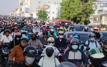 TP.HCM kẹt xe diện rộng ngày làm việc đầu năm, cửa ngõ vào trung tâm “đóng băng”