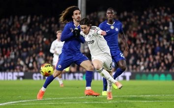 Cucurella nhận thẻ đỏ, Chelsea bị Fulham đánh bại