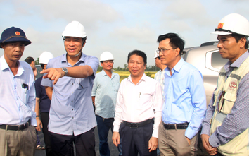 Deputy Minister Pham Minh Ha urges faster progress to open Hau Giang–Ca Mau expressway