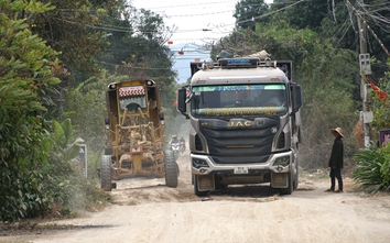 Toàn cảnh tuyến đường qua khu dân cư ở Gia Lai xuống cấp nghiêm trọng, mất ATGT