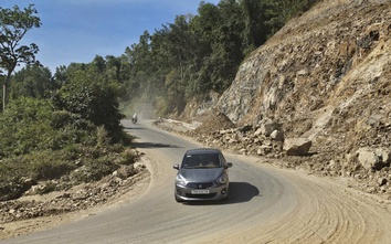 Chạy đua thông đường nơi vùng cao Khánh Hòa trước Tết