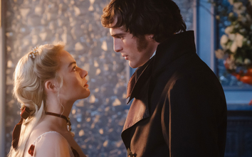 Nữ đạo diễn người Anh tiết lộ lý do làm mới “Đồi gió hú” với chi tiết táo bạo nhất