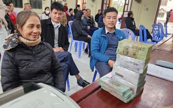 Cận Tết, người dân phấn khởi nhận bồi thường giải phóng mặt bằng sân bay Gia Bình