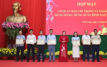 Báo Xây dựng nhận bằng khen của Chủ tịch UBND tỉnh Vĩnh Long