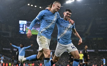 Thắng thuyết phục Fulham, Man City rút ngắn cách biệt với Arsenal