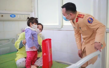 CSGT Hưng Yên trao yêu thương tới bệnh nhi khó khăn qua “Nồi cháo nghĩa tình”