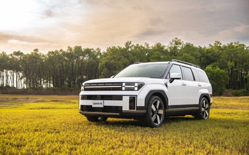 Ô tô xả hàng, giảm giá mạnh trước Tết