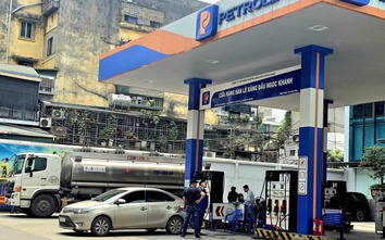 Giá xăng tăng mạnh, RON 95 vượt 19.000 đồng/lít