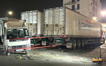 Bản tin TNGT 12/2: Xe container lùi, cán tử vong tài xế ô tô tải ở TP.HCM