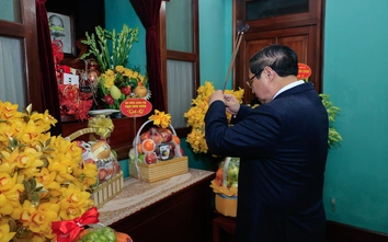 Thủ tướng Phạm Minh Chính dâng hương tưởng nhớ Chủ tịch Hồ Chí Minh