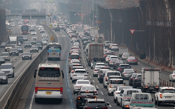 Cao tốc ở Hàn Quốc "tăng nhiệt" trong ngày đầu tiên nghỉ tết Nguyên đán