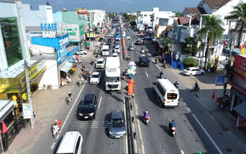 Lượng xe tăng đột biến, cao tốc chia lửa cho QL1A ngày cận Tết