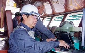 Nghề “cạp đất  mà ăn” nơi đầu sóng