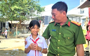 Mùa xuân của thượng tá công an bơi 2km trong đêm cứu dân