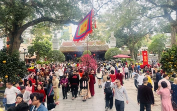 Hà Nội: Người dân nườm nượp đi lễ đầu năm