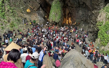 Lễ hội Chùa Hương: Miễn phí gửi xe ô tô, lên thuyền phải có áo phao mới được xuất bến