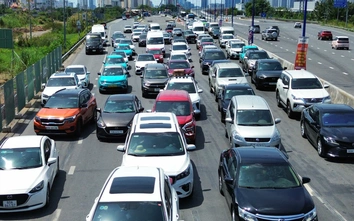 TP.HCM: Nút giao An Phú ùn ứ, người dân mất cả giờ để ra khỏi cửa ngõ