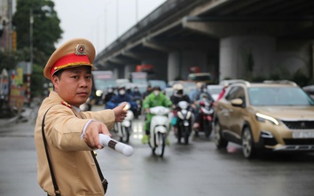 Hà Nội: CSGT phân luồng qua camera AI, khuyến cáo tài xế lưu thông an toàn sau kỳ nghỉ Tết